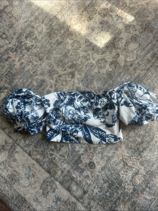 Abercrombie & Fitch Tops - Abercrombie & Fitch Women’s Shirt Navy Blue Floral Off-Shoulder Crop Size XS